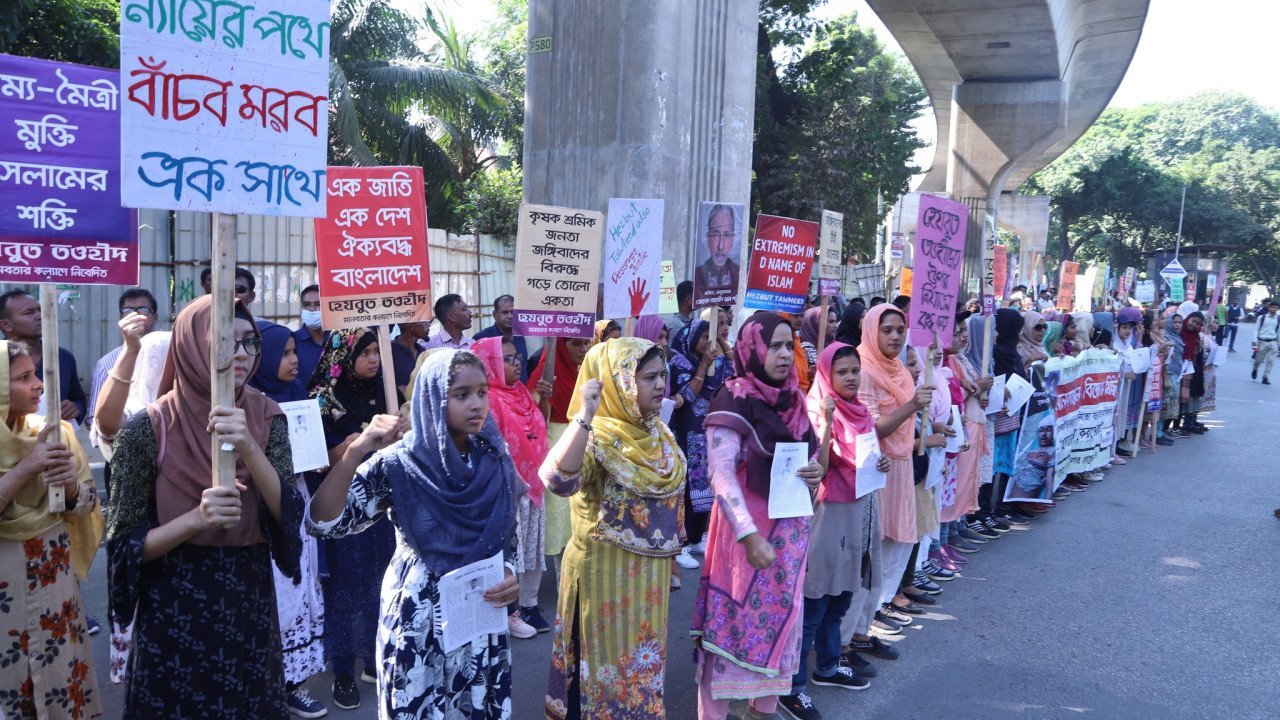 Women protesting against attacks and torture