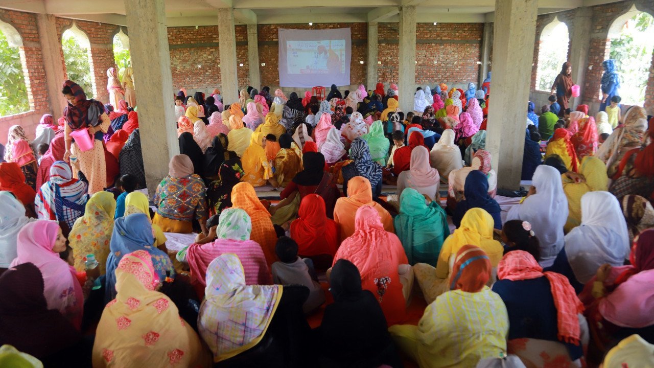 Women praying alongside men at Shahidi Jame Mosque